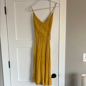 Lulu's Yellow Midi Sundress with Spaghetti Straps and V-Neck for Cocktail